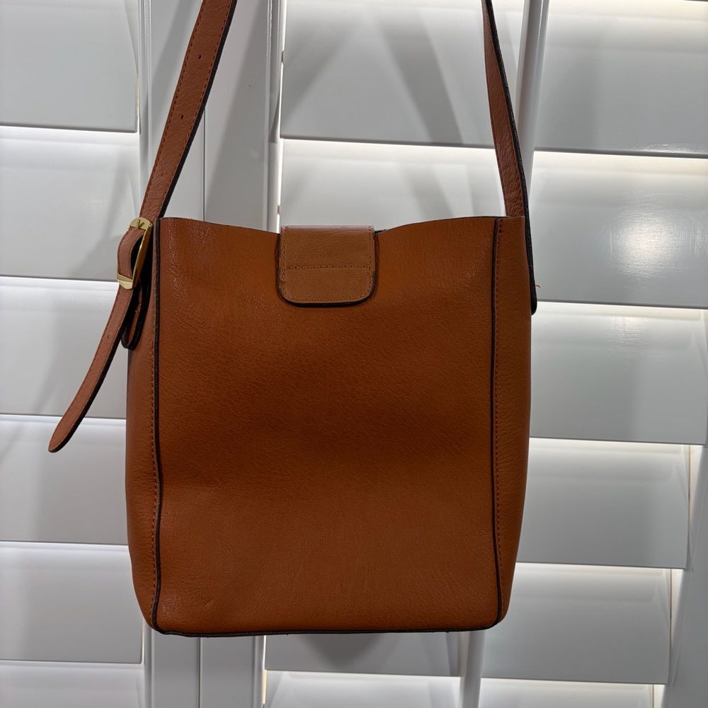 Vegan Leather Bucket Shoulder Bag - Picture 3 of 9